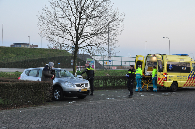 Man ligt onaanspreekbaar in auto in Waalwijk
