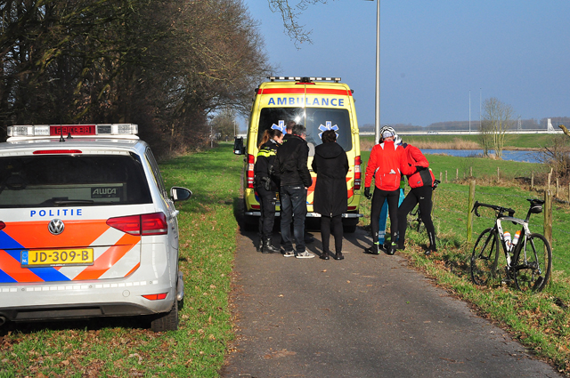 Wielrenner raakt gewond in Waalwijk