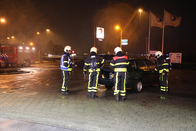 Automobilist tankt LPG en vergeet slang te verwijderen in Waalwijk