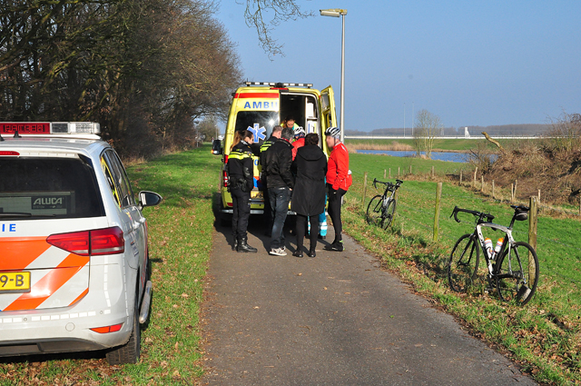 Wielrenner raakt gewond in Waalwijk
