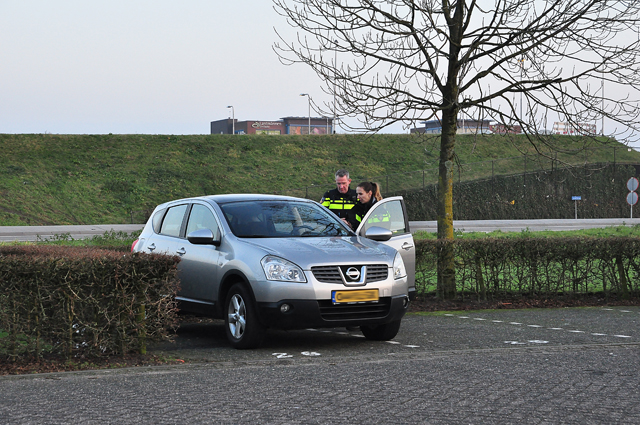 Man ligt onaanspreekbaar in auto in Waalwijk