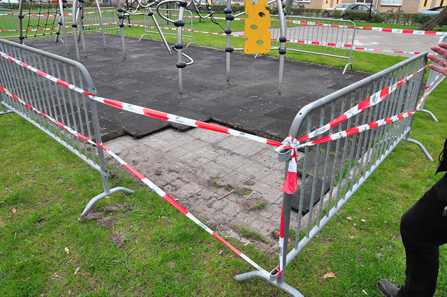 Brutale diefstal rubberen tegels maakt speeltuin Waalwijk onbruikbaar: 'Buurtbewoners snappen niet waarom'