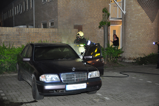 Brandende auto in Waalwijk snel geblust