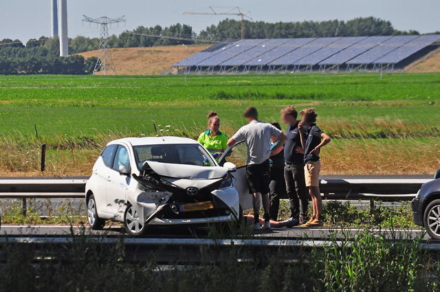 File op de A59 door ongeval bij Waalwijk