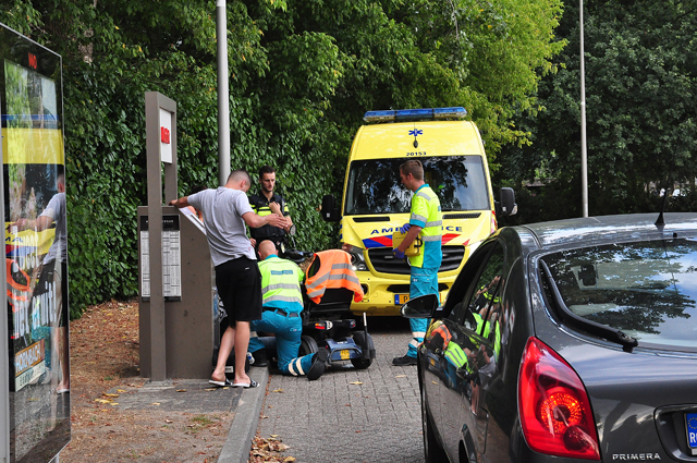 Man zit ruim half uur met been vast in scootmobiel