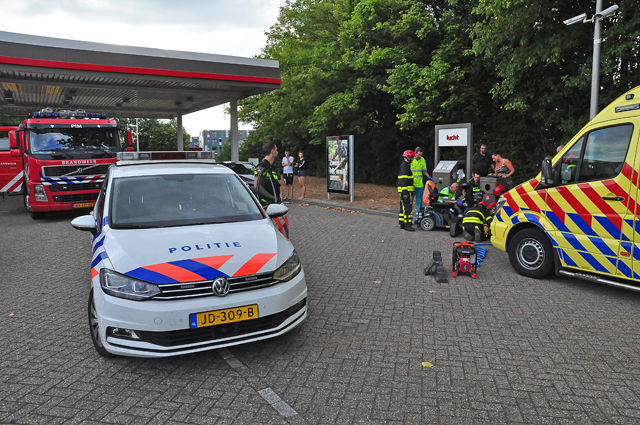 Man zit ruim half uur met been vast in scootmobiel