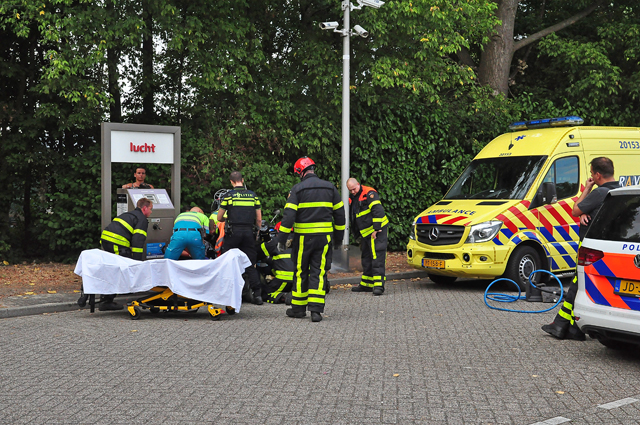 Man zit ruim half uur met been vast in scootmobiel