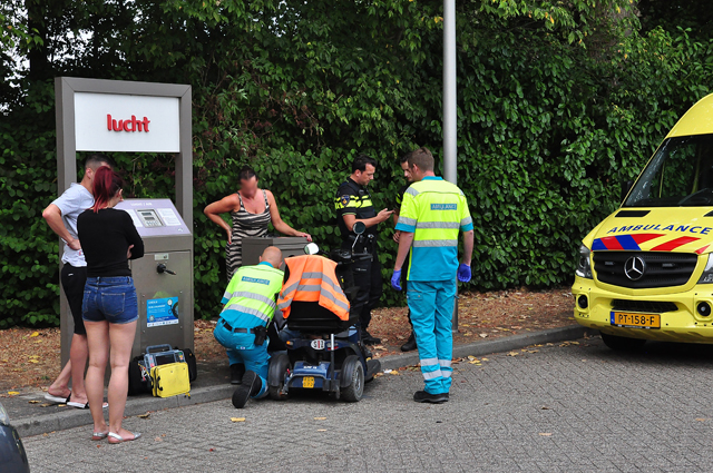 Man zit ruim half uur met been vast in scootmobiel