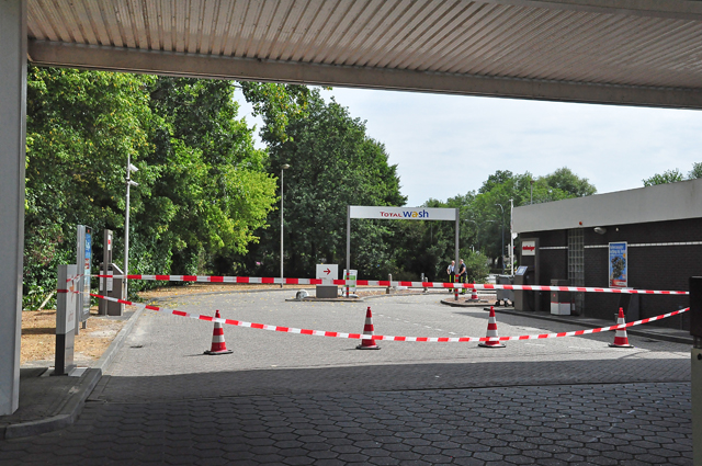 Tankstation Waalwijk weer open, gemeente verwijdert takken maar boom hoeft niet om