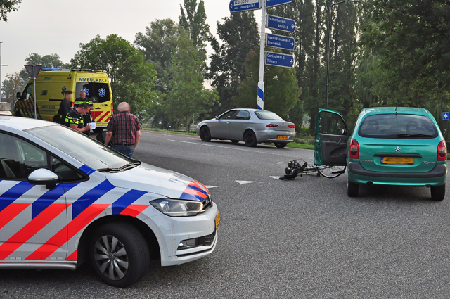 Fietser gewond na aanrijding met auto in Waalwijk