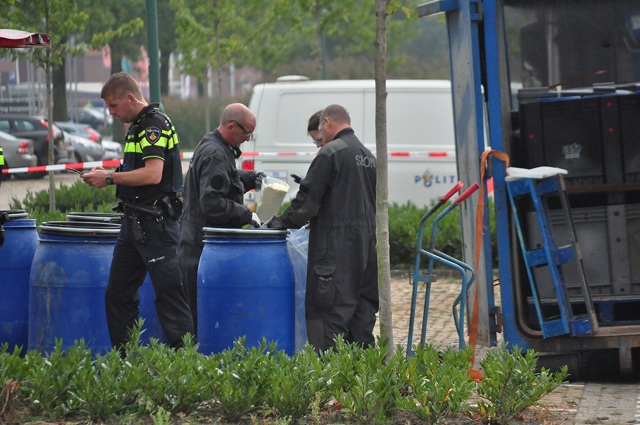 Gehuurd busje met meer dan 1100 kilo grondstoffen voor drugs gevonden op woonboulevard Waalwijk
