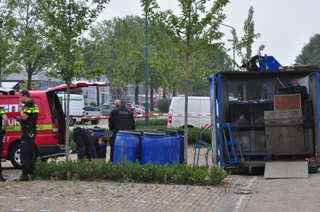 Gehuurd busje met meer dan 1100 kilo grondstoffen voor drugs gevonden op woonboulevard Waalwijk