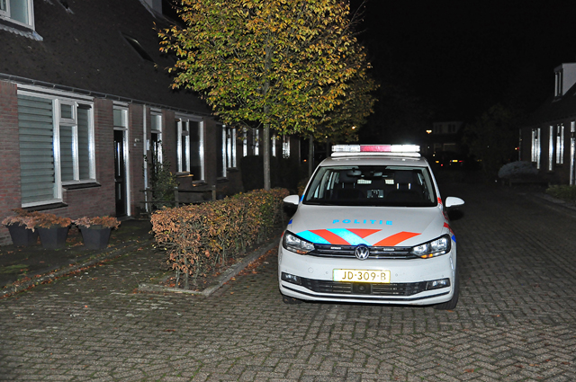 Twee mannen met wapen plegen overval op straat in Waalwijk