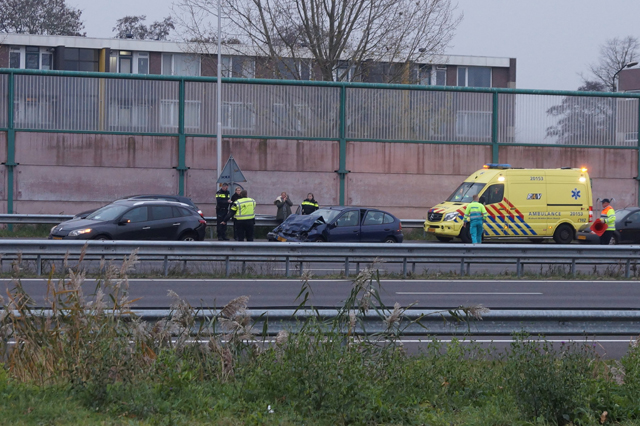 Gewonde bij botsing met drie auto's op A59 bij Waalwijk