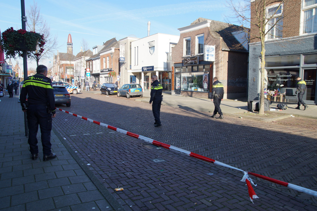 Meerdere waarschuwingsschoten gelost in winkelstraat in Waalwijk, agenten gewond bij arrestatie verwarde man (30)