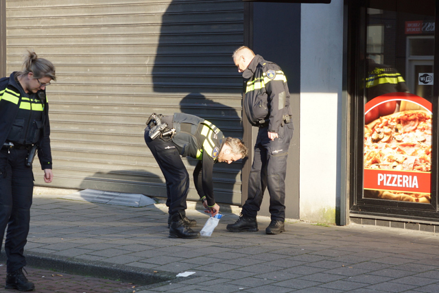 Meerdere waarschuwingsschoten gelost in winkelstraat in Waalwijk, agenten gewond bij arrestatie verwarde man (30)