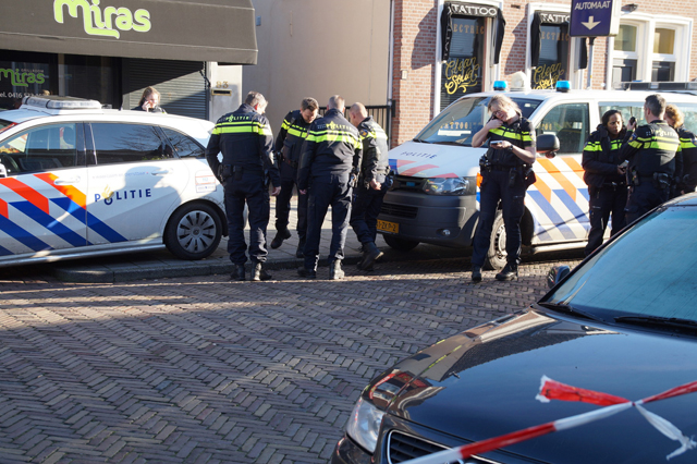 Meerdere waarschuwingsschoten gelost in winkelstraat in Waalwijk, agenten gewond bij arrestatie verwarde man (30)