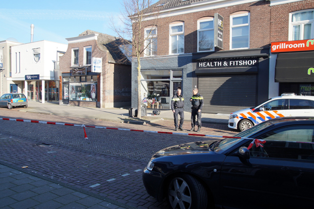 Meerdere waarschuwingsschoten gelost in winkelstraat in Waalwijk, agenten gewond bij arrestatie verwarde man (30)