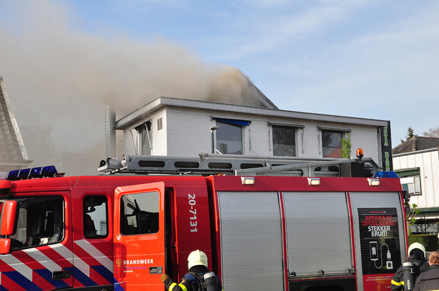 Zeer grote brand bij Asya Bakkerij in Waalwijk