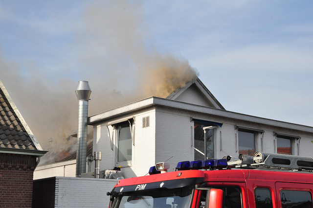 Zeer grote brand bij Asya Bakkerij in Waalwijk
