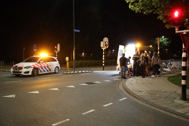 Voetganger aangereden door auto in Waalwijk, automobilist rijdt door