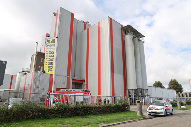 Weer brand bij diervoederbedrijf in Waalwijk