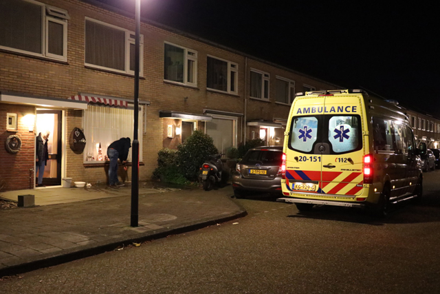 Scooterrijder gewond na knal tegen huis in Waalwijk