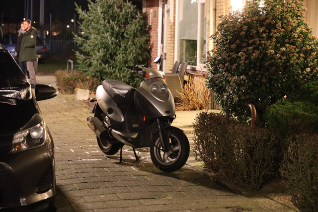 Scooterrijder gewond na knal tegen huis in Waalwijk