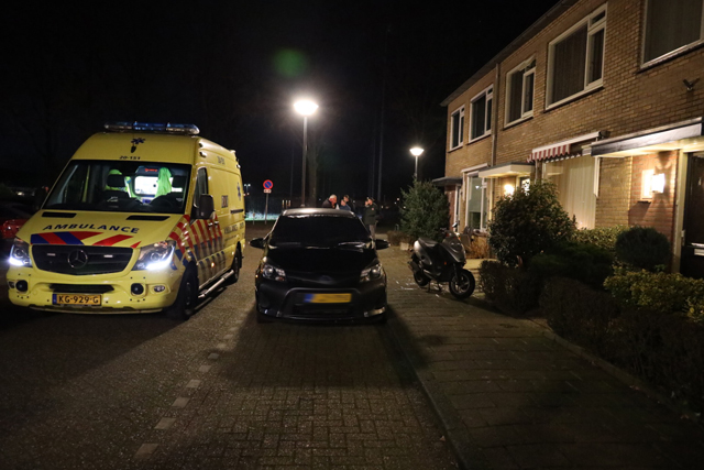 Scooterrijder gewond na knal tegen huis in Waalwijk