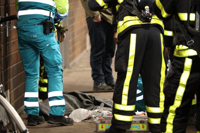 Hond overlijdt bij brand in Waalwijk, mensen in rolstoel uit appartementencomplex gehaald