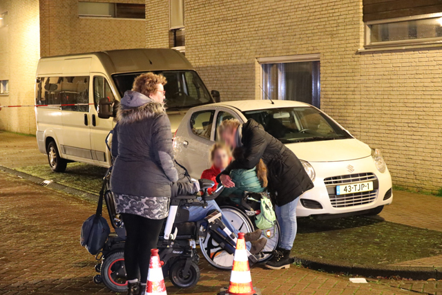 Hond overlijdt bij brand in Waalwijk, mensen in rolstoel uit appartementencomplex gehaald