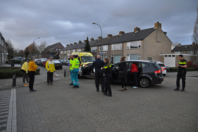 Aanrijding op kruising aan de Prof. Nolenslaan Waalwijk