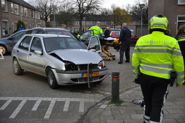 Aanrijding op kruising aan de Prof. Nolenslaan Waalwijk