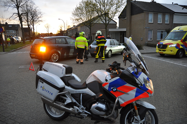 Aanrijding op kruising aan de Prof. Nolenslaan Waalwijk