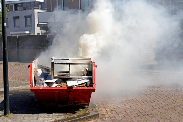 Container met afval in brand aan de Tom Mandersstraat Waalwijk