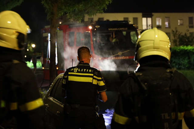 Auto in brand gestoken aan de Koetshuislaan in Waalwijk
