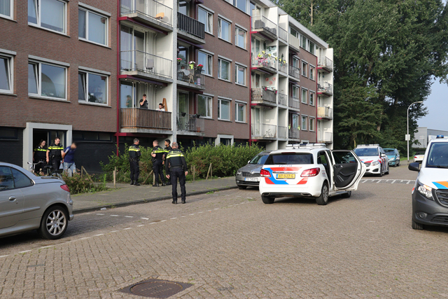 UPDATE: Vijf aanhoudingen in Waalwijk, auto's en scooters in beslag genomen