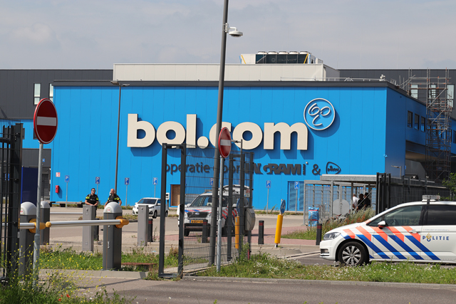 Gewapende overval door meerdere daders op distributiecentrum Bol.com in Waalwijk