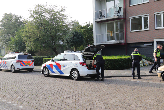 UPDATE: Vijf aanhoudingen in Waalwijk, auto's en scooters in beslag genomen