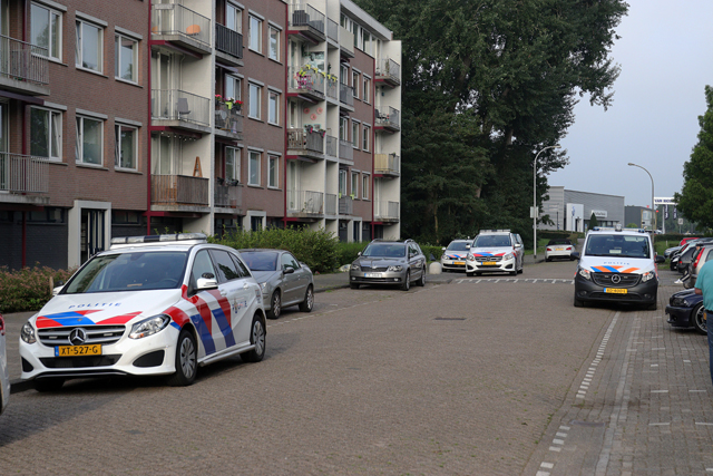 UPDATE: Vijf aanhoudingen in Waalwijk, auto's en scooters in beslag genomen