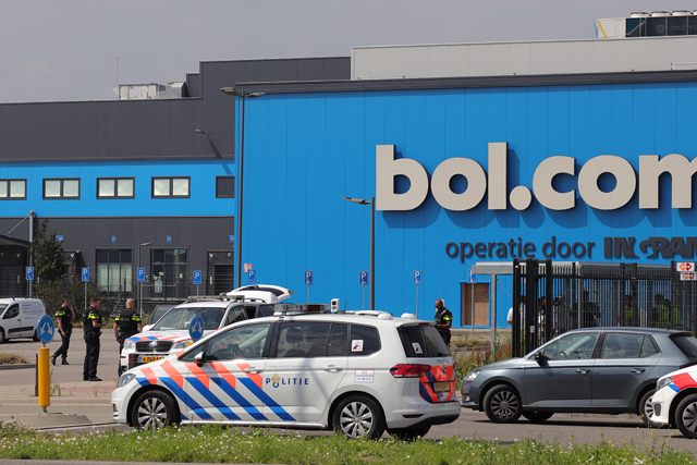 Gewapende overval door meerdere daders op distributiecentrum Bol.com in Waalwijk