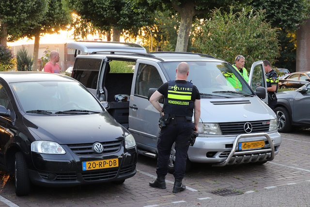 Veel politie in wijk Zanddonk Waalwijk