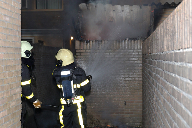Schuur in brand aan de Sweelinckstraat Waalwijk
