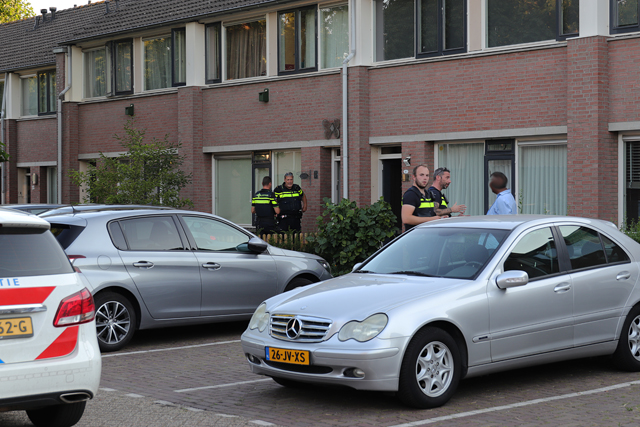 Veel politie in wijk Zanddonk Waalwijk