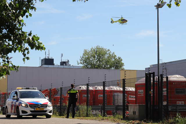 Traumahelikopter ingezet bij bedrijfsongeval aan de Sluisweg Waalwijk