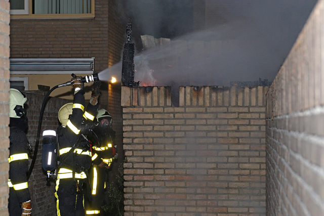 Schuur in brand aan de Sweelinckstraat Waalwijk