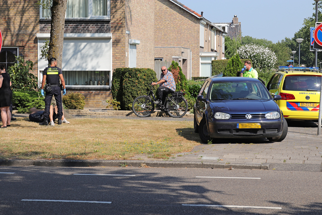 Botsing tussen auto en scooter aan de Groenewoudlaan Waalwijk