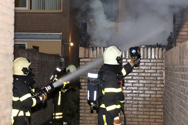 Schuur in brand aan de Sweelinckstraat Waalwijk