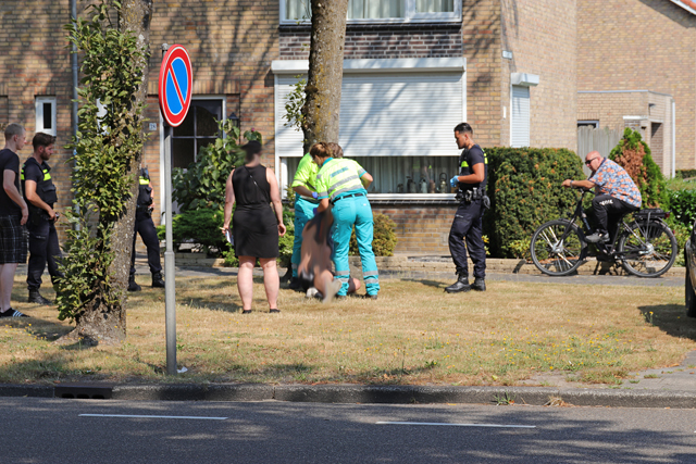 Botsing tussen auto en scooter aan de Groenewoudlaan Waalwijk