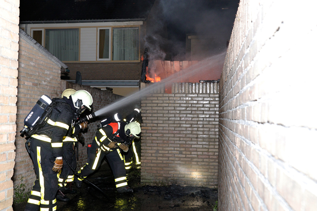 Schuur in brand aan de Sweelinckstraat Waalwijk